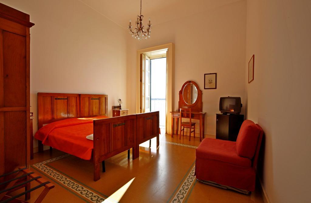 Ortigia Camere Con Vista Da Giulio B&B Syracuse Exterior photo