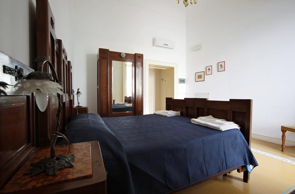 Ortigia Camere Con Vista Da Giulio B&B Syracuse Exterior photo