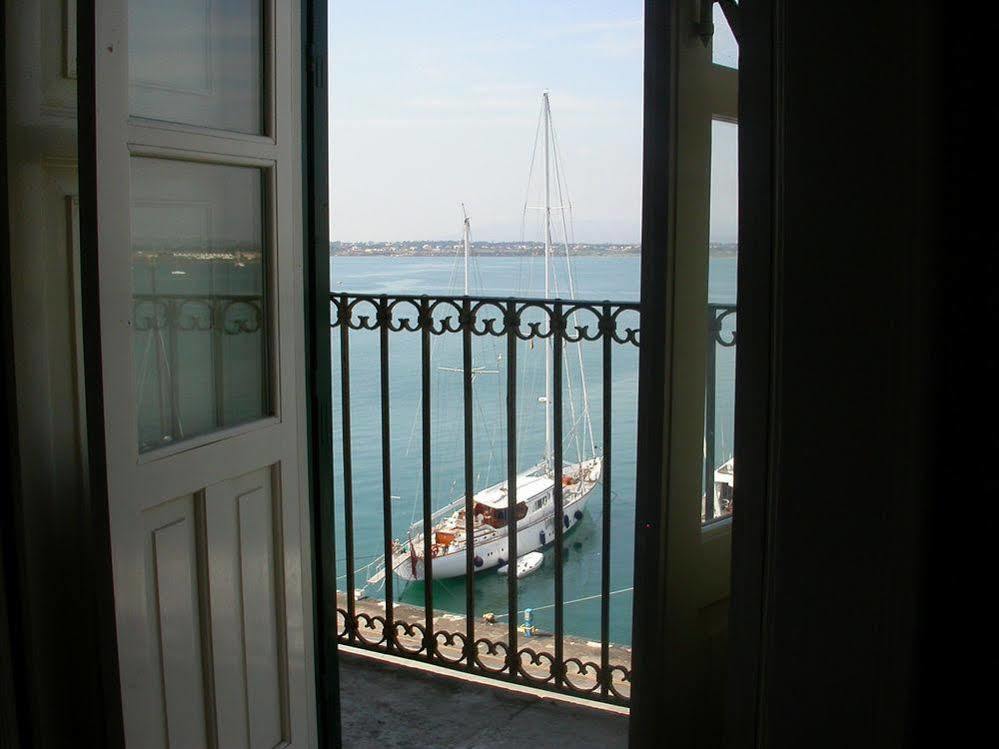 Ortigia Camere Con Vista Da Giulio B&B Syracuse Exterior photo